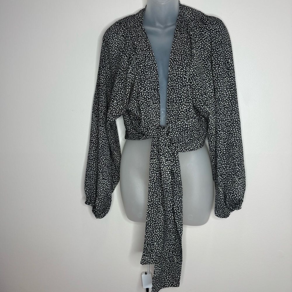 Princess Polly animal Leopard Print Top crop tie front long sleeve size 8